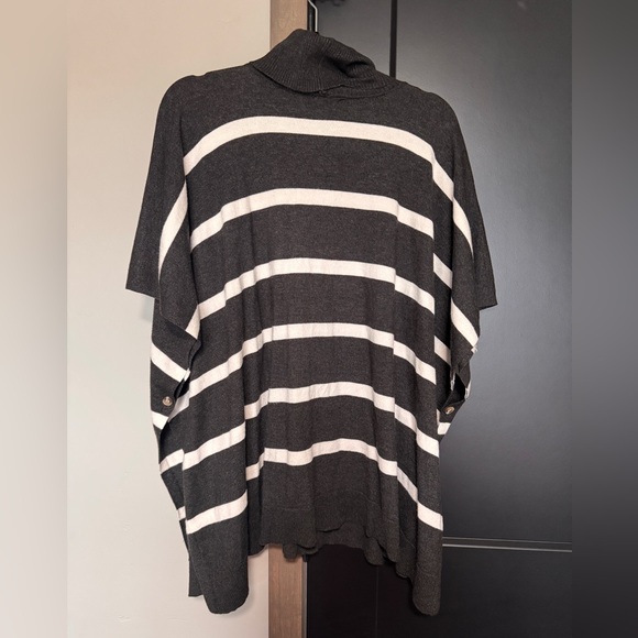 Turtleneck tunic length sweater, charcoal gray background, size is OS, fits 2XL - Picture 2 of 3